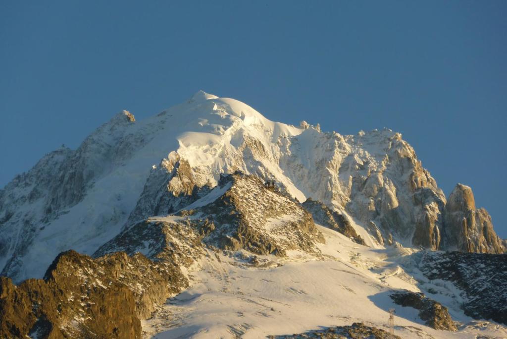 Hotel Restaurant La Couronne Chamonix Esterno foto