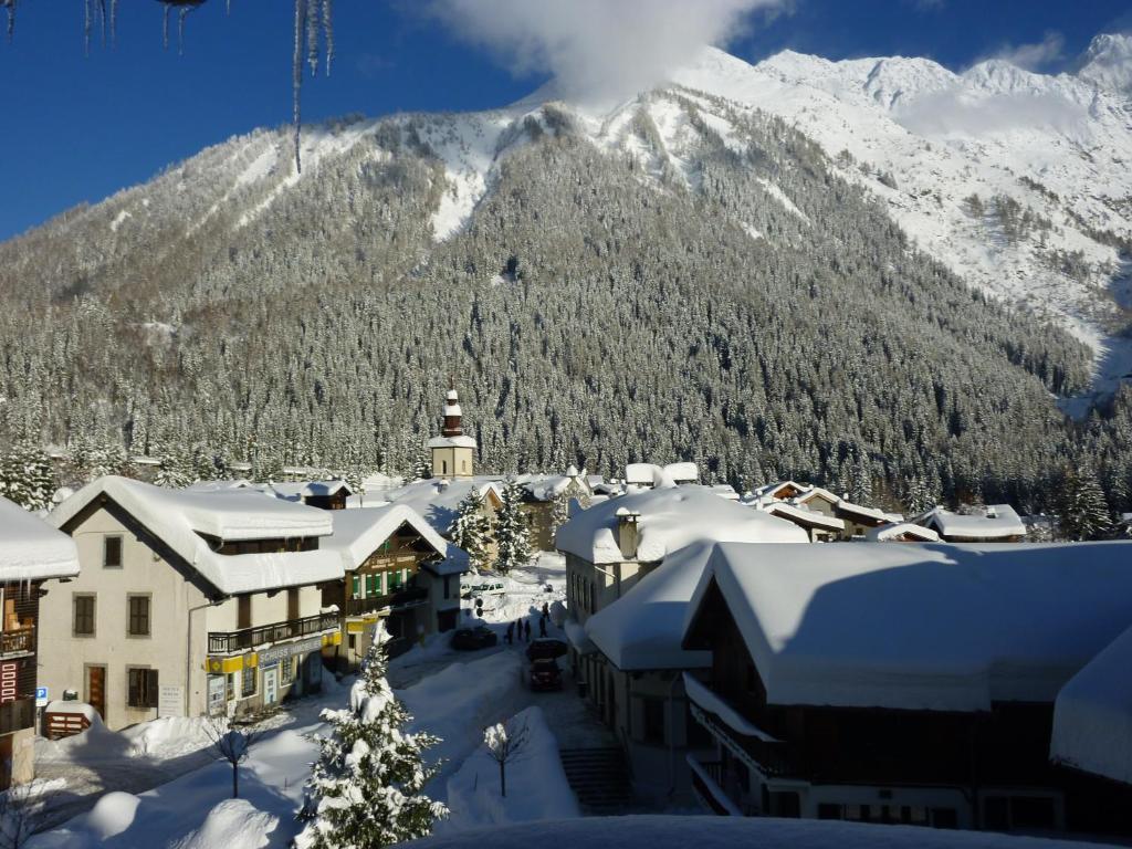 Hotel Restaurant La Couronne Chamonix Camera foto