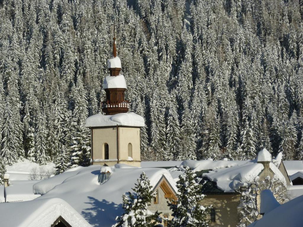 Hotel Restaurant La Couronne Chamonix Esterno foto