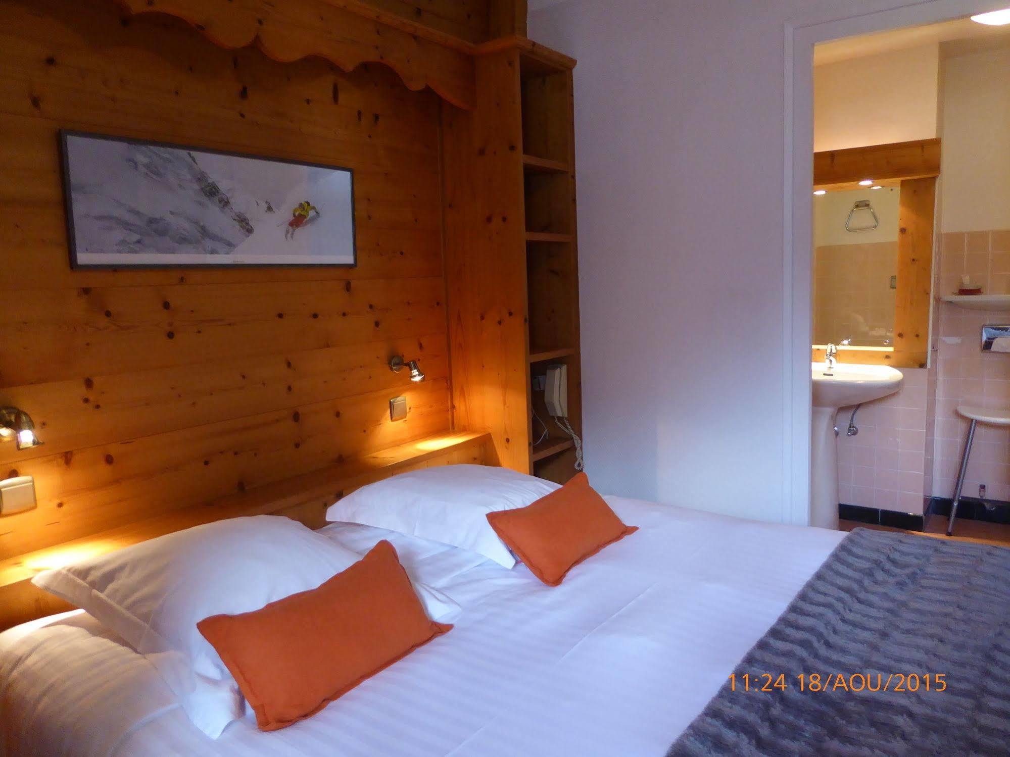 Hotel Restaurant La Couronne Chamonix Esterno foto