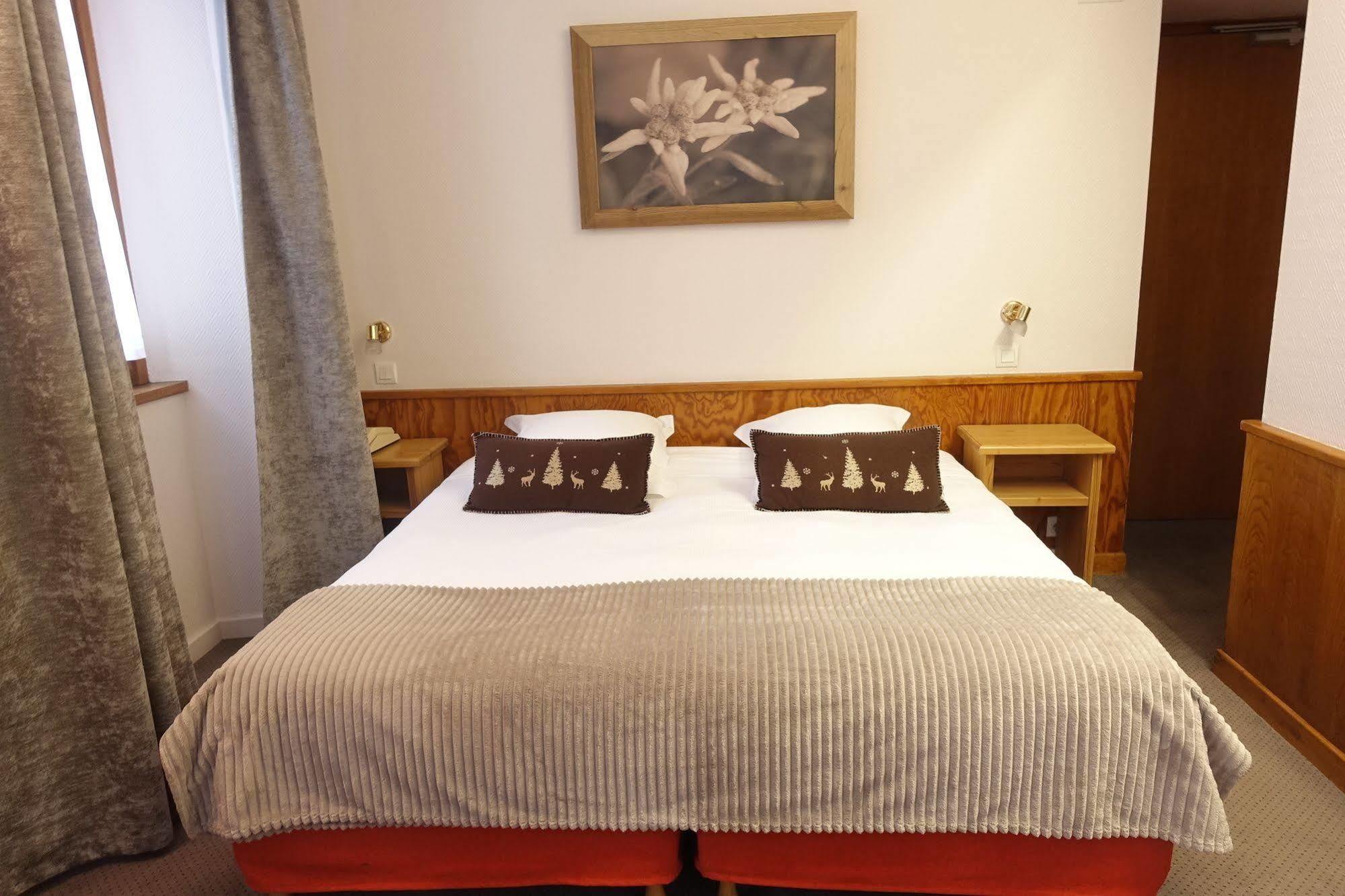 Hotel Restaurant La Couronne Chamonix Esterno foto