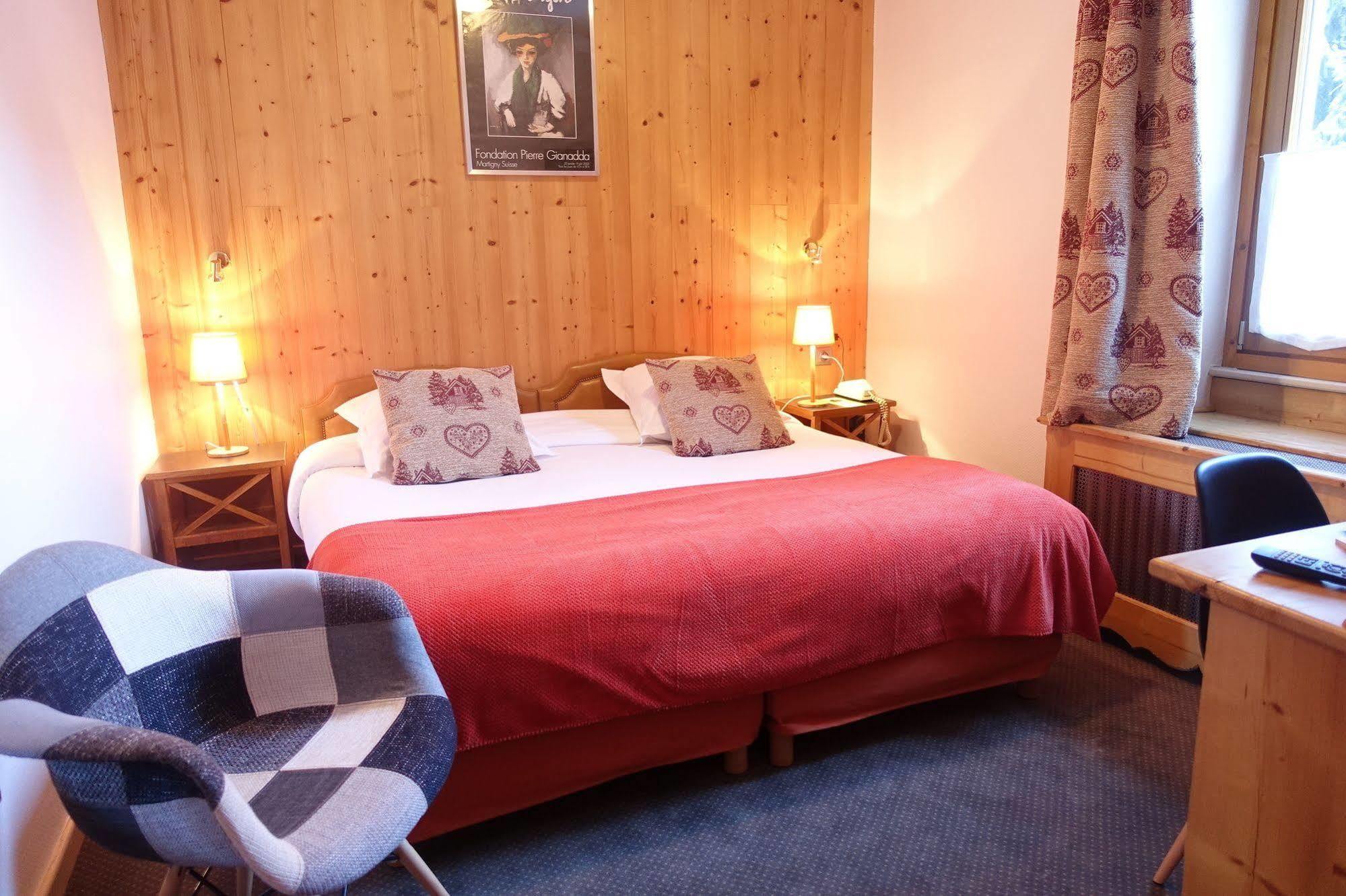 Hotel Restaurant La Couronne Chamonix Esterno foto